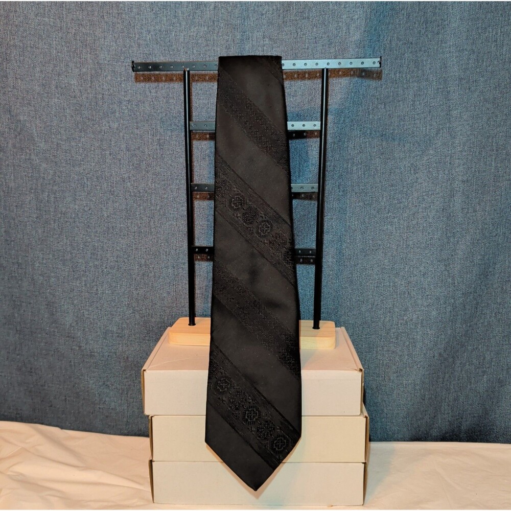 Vintage Black Jacquard Silk Necktie Wavy Geometric Stripe Heraldic Crest Tie - Picture 13 of 16